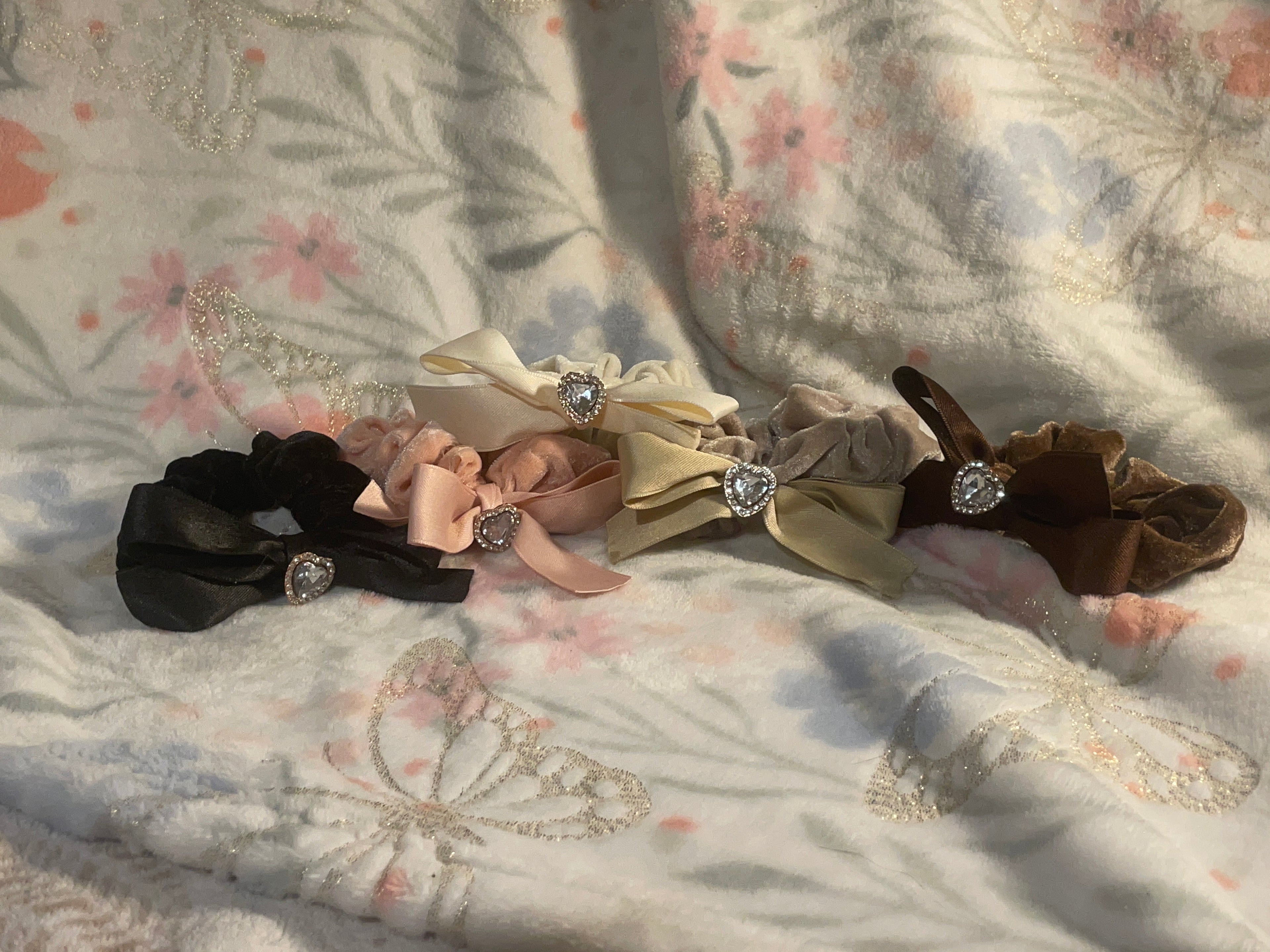 Five different velvet scrunchie bowtie with hearts