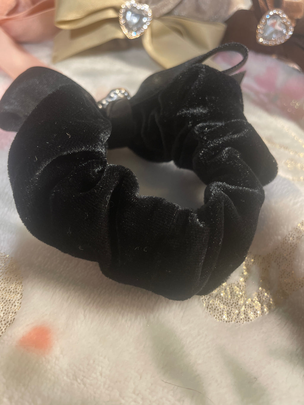 Five different velvet scrunchie bowtie with hearts