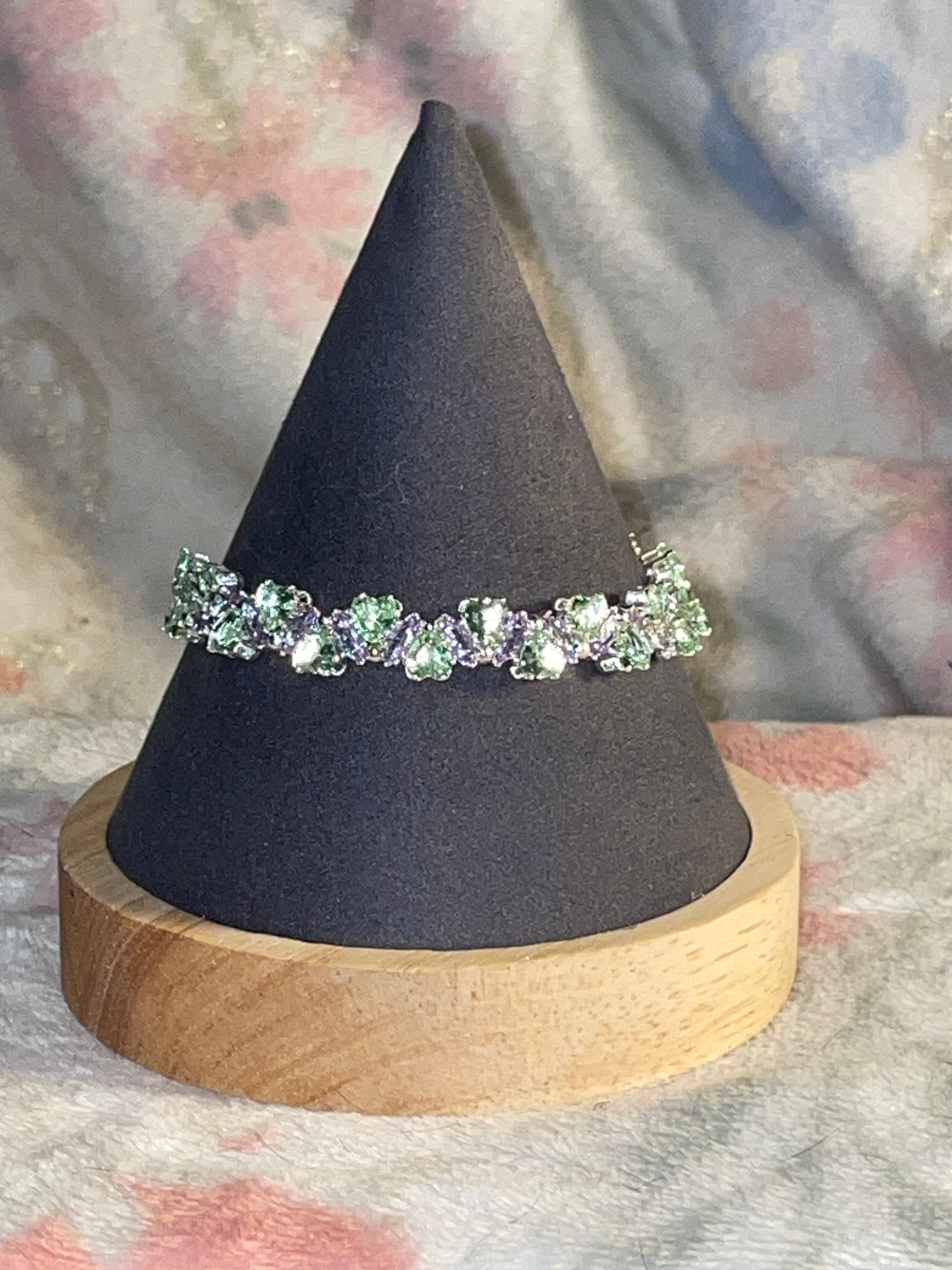 Peridot Heart Bracelet ￼