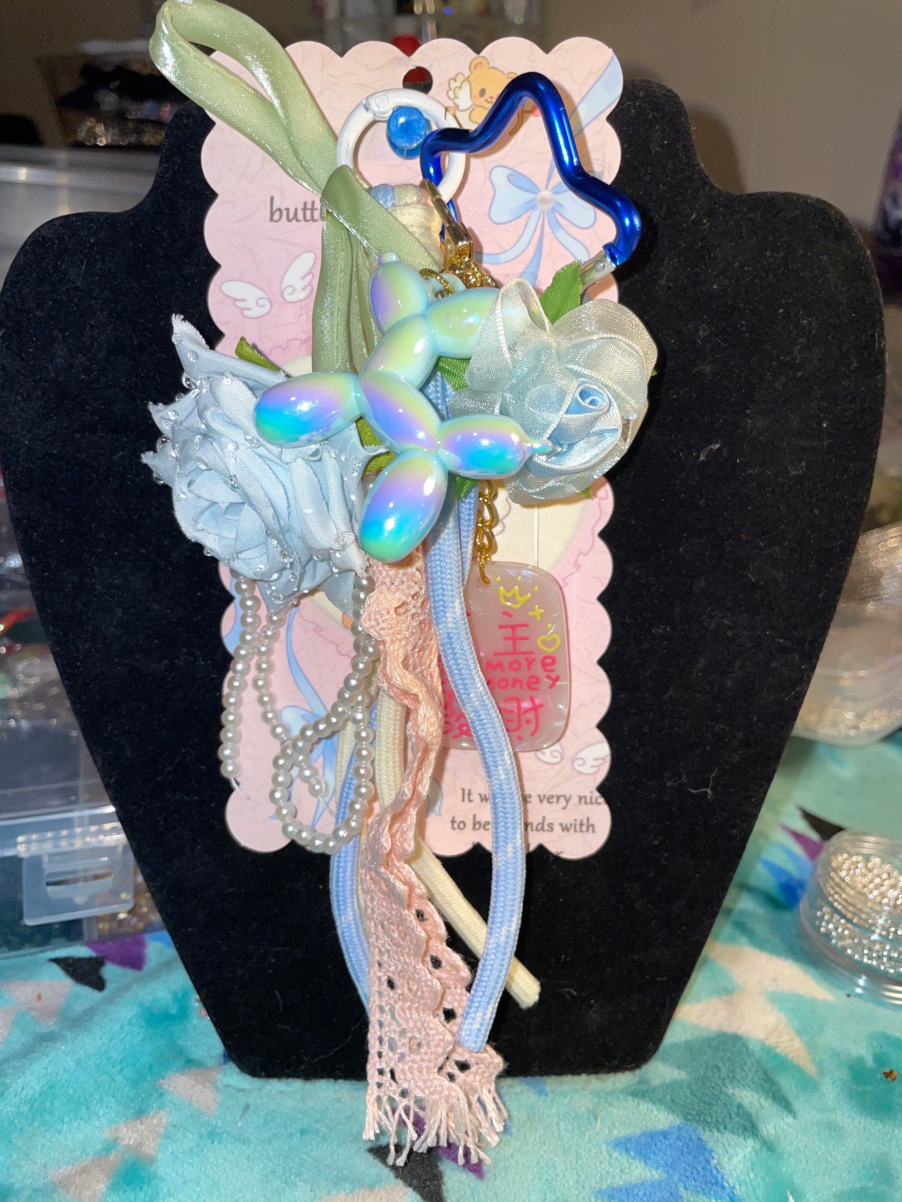 Light blue rose with pearls featuring light, blue balloon dog keychain ￼