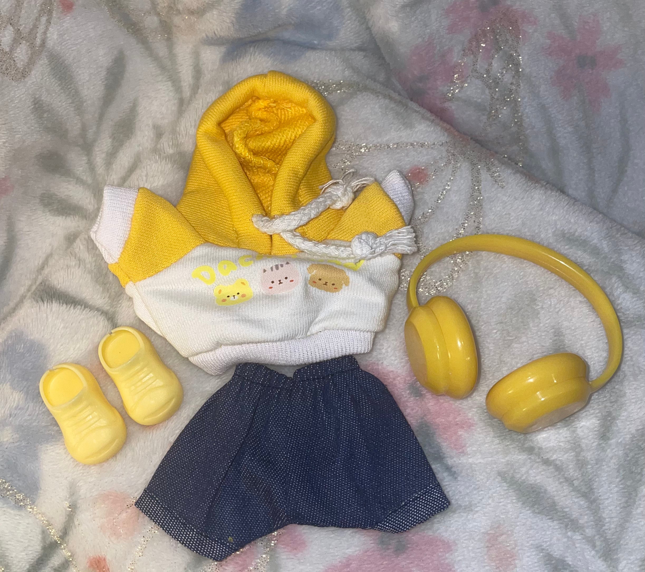 Labubu Yellow Clothes w/shoes