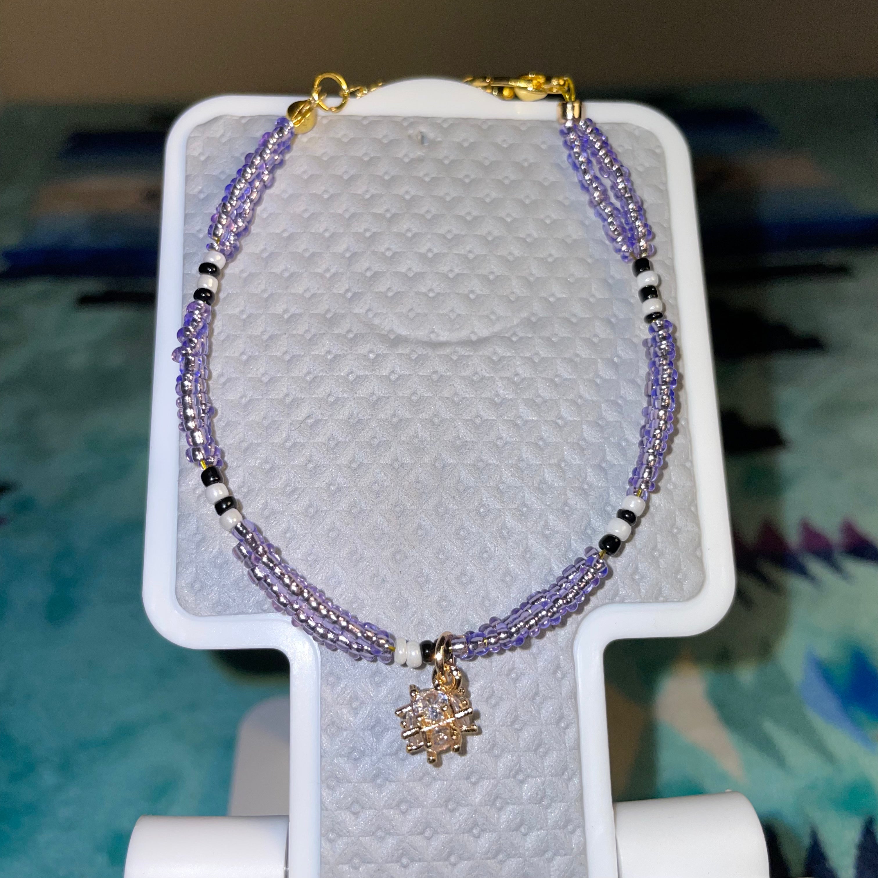 Lavender/white/black seed bead bracelet with gold strap ￼